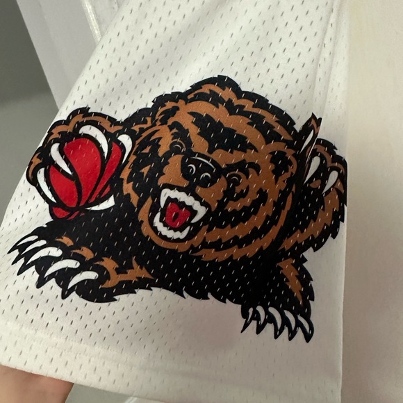 Mitchell & Ness Swingman Vancouver Grizzlies Shorts White Size Medium WORN 1x - Picture 2 of 5